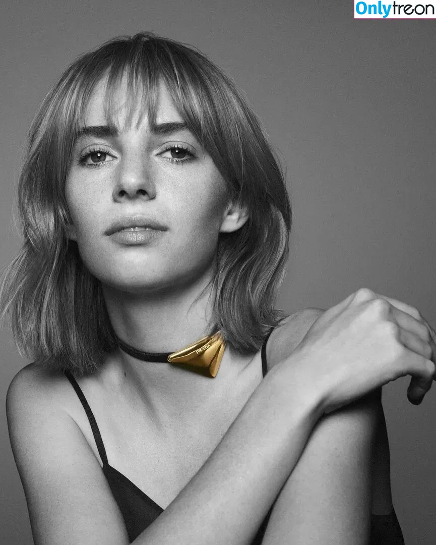 Maya Hawke nude photo #0114 (maya_hawke / neohawk2)