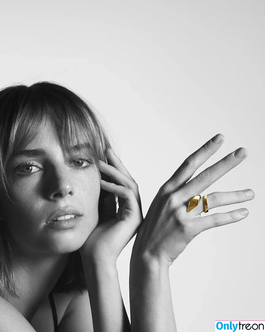 Maya Hawke nude photo #0115 (maya_hawke / neohawk2)