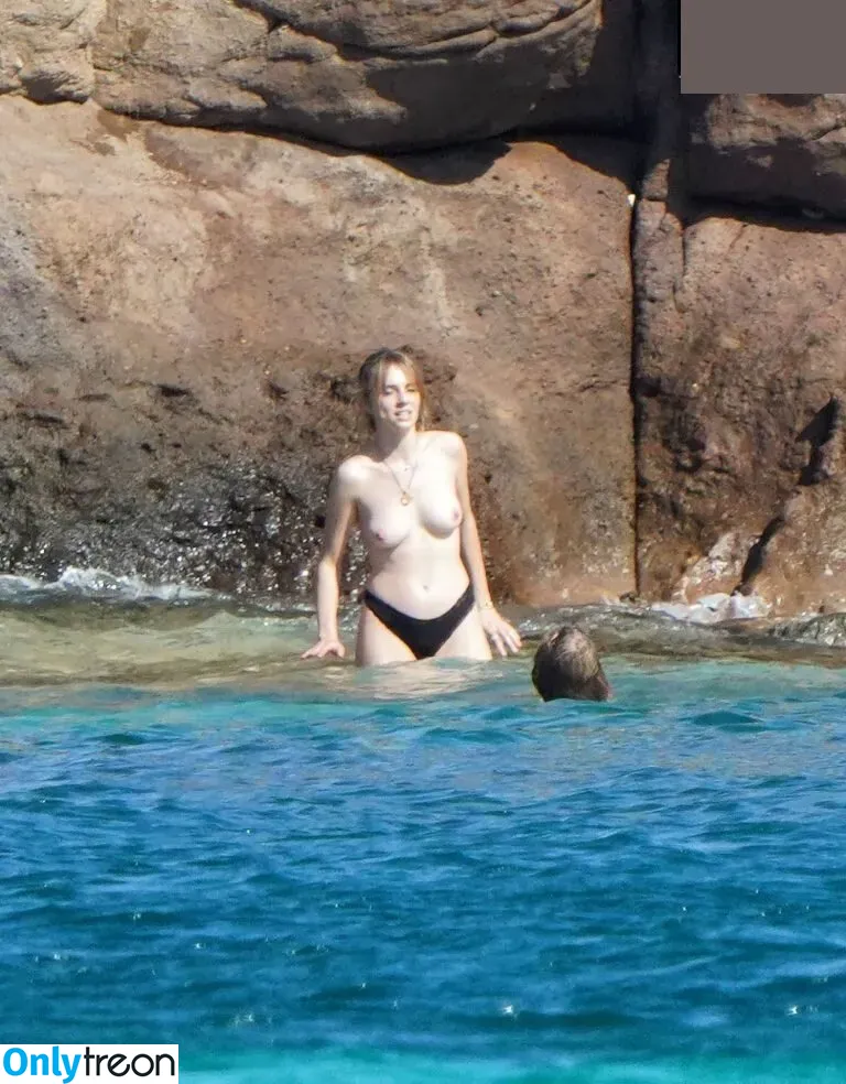 Maya Hawke nude photo #0129 (maya_hawke / neohawk2)