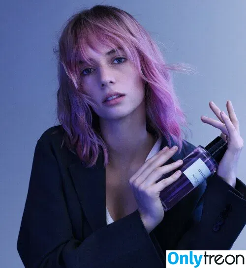 Maya Hawke nude photo #0163 (maya_hawke / neohawk2)