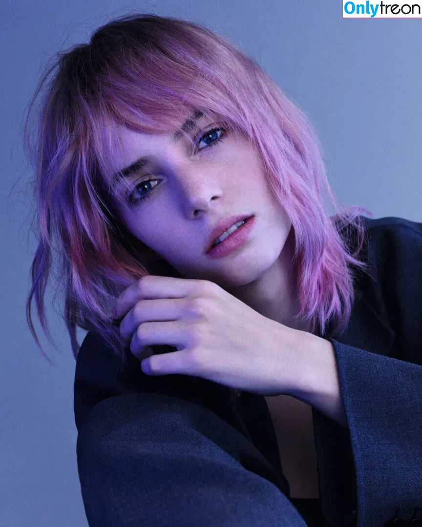Maya Hawke nude photo #0165 (maya_hawke / neohawk2)