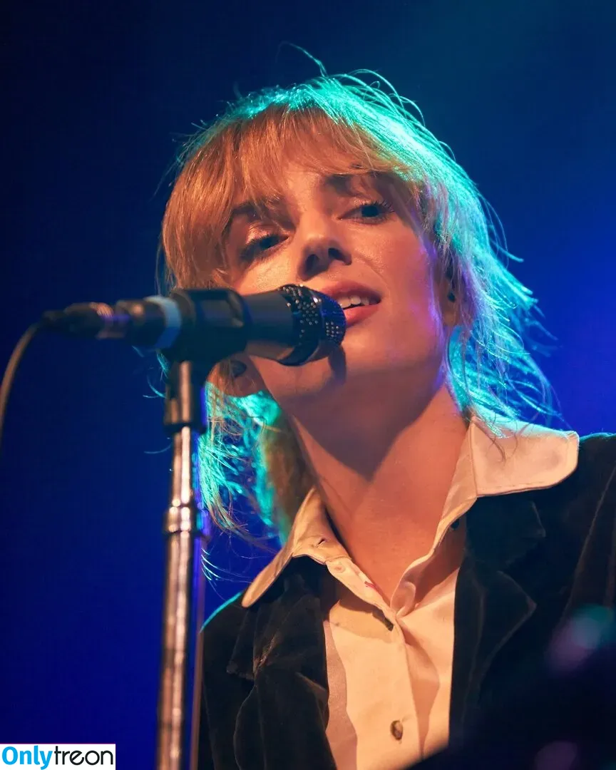 Maya Hawke nude photo #0181 (maya_hawke / neohawk2)