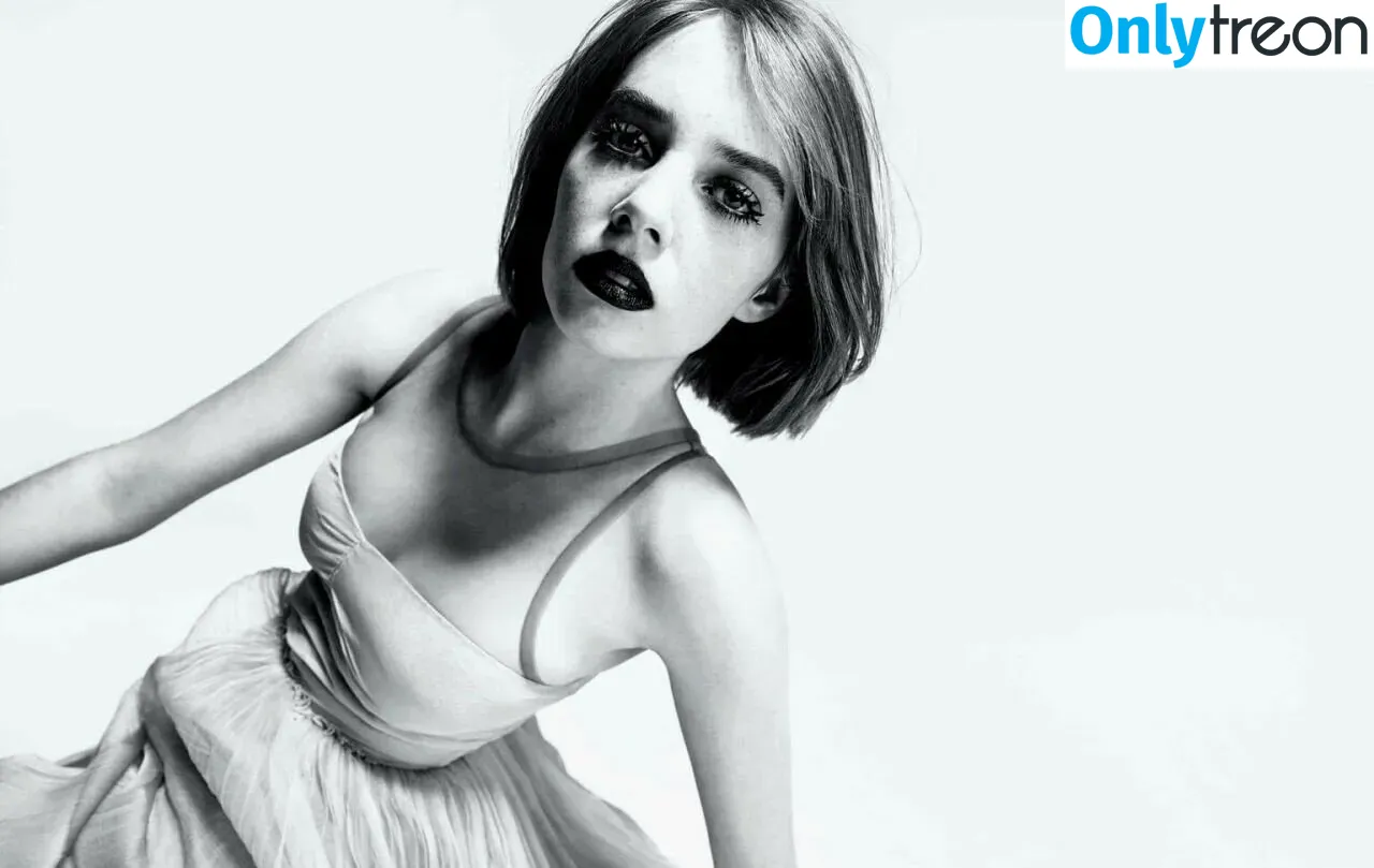 Maya Hawke nude photo #0194 (maya_hawke / neohawk2)