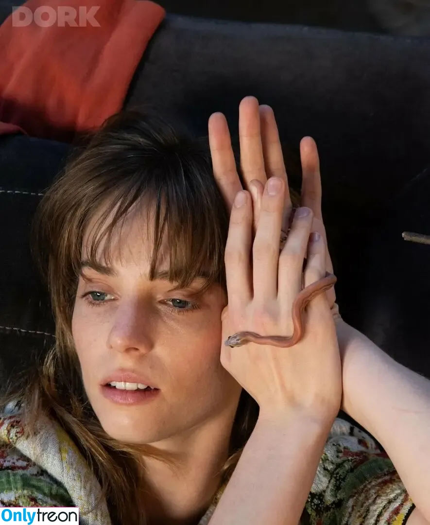 Maya Hawke nude photo #0327 (maya_hawke / neohawk2)