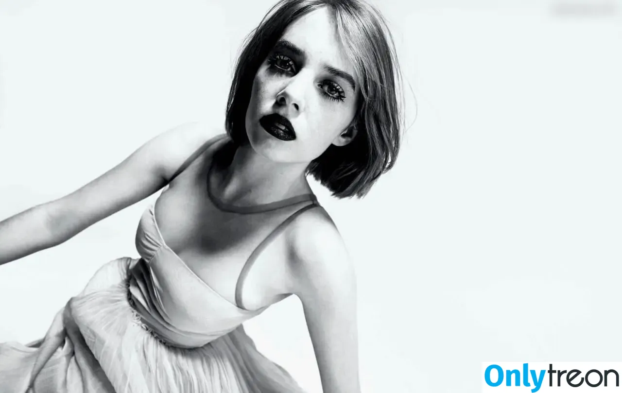 Maya Hawke nude photo #0374 (maya_hawke / neohawk2)