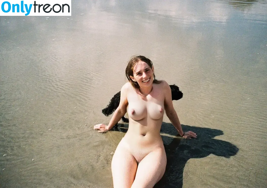 Maya Hawke nude photo #0421 (maya_hawke / neohawk2)