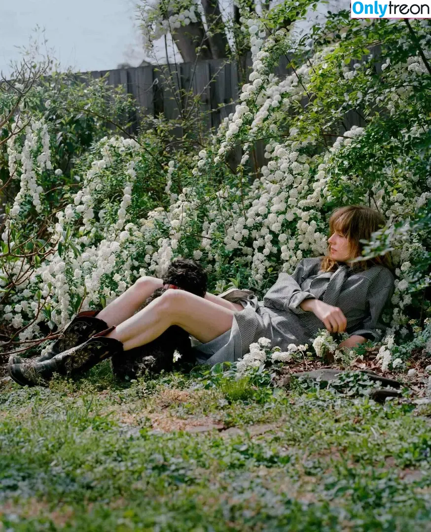 Maya Hawke nude photo #0439 (maya_hawke / neohawk2)