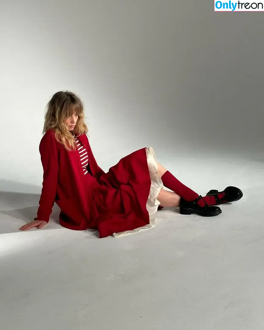 Maya Hawke nude photo #0440 (maya_hawke / neohawk2)