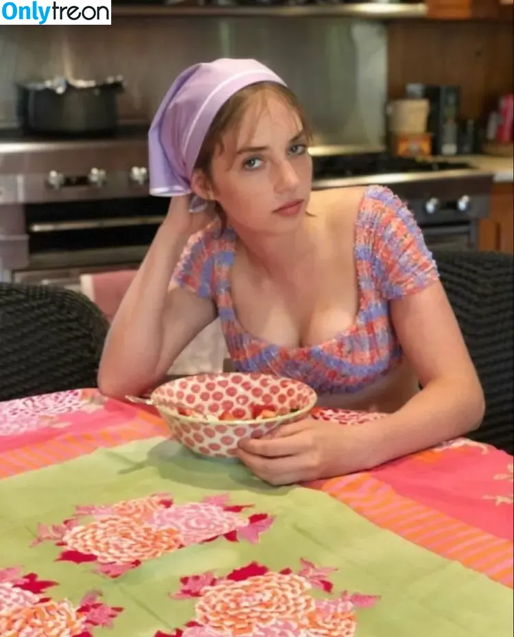 Maya Hawke nude photo #0447 (maya_hawke / neohawk2)