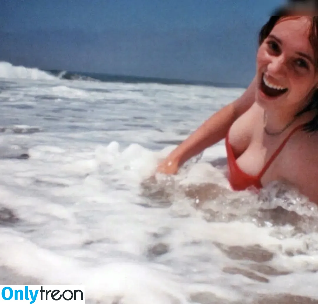 Maya Hawke nude photo #0452 (maya_hawke / neohawk2)