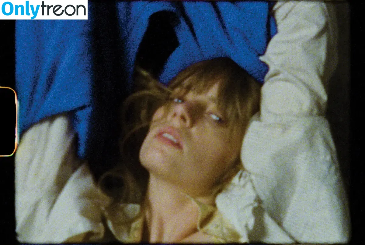 Maya Hawke nude photo #0542 (maya_hawke / neohawk2)