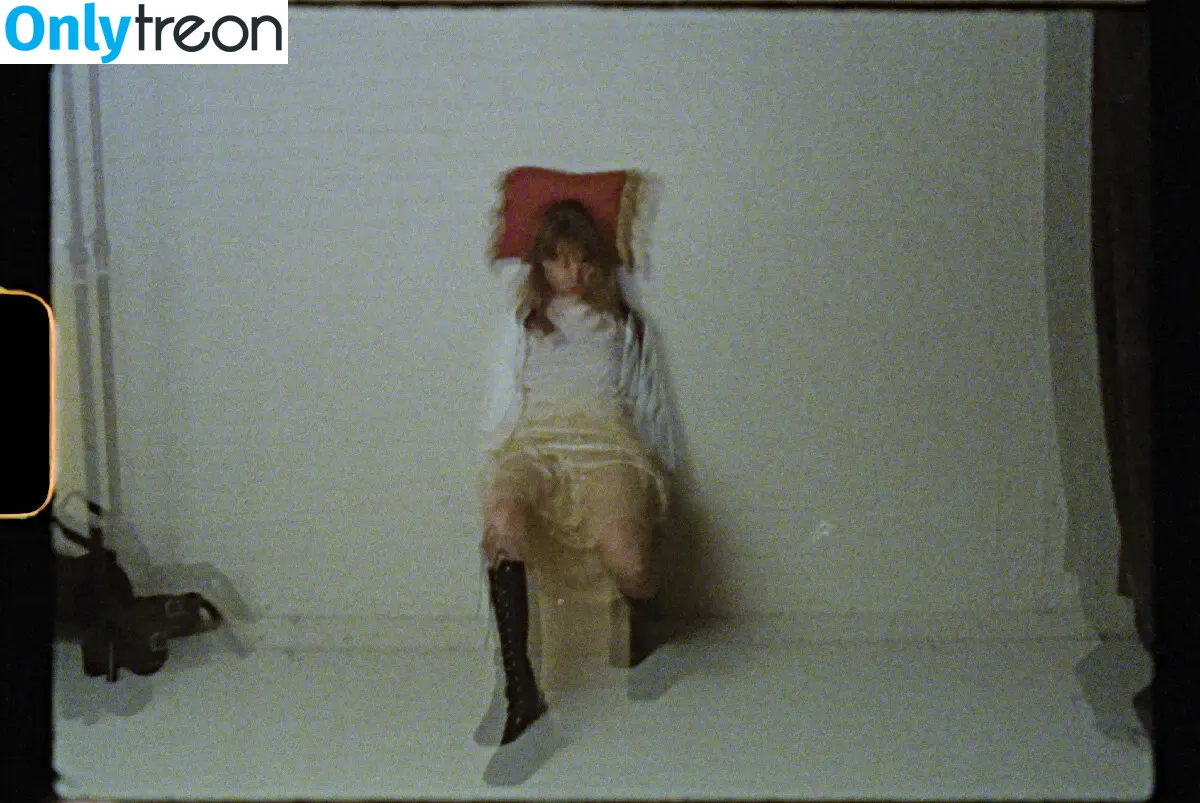 Maya Hawke nude photo #0544 (maya_hawke / neohawk2)