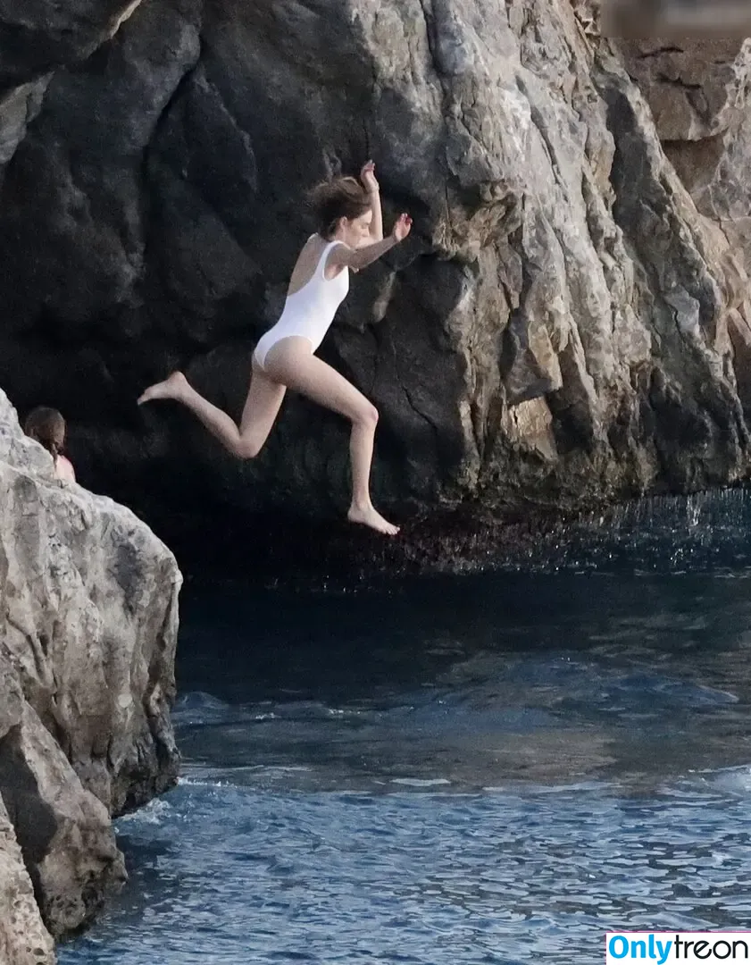 Maya Hawke nude photo #0553 (maya_hawke / neohawk2)