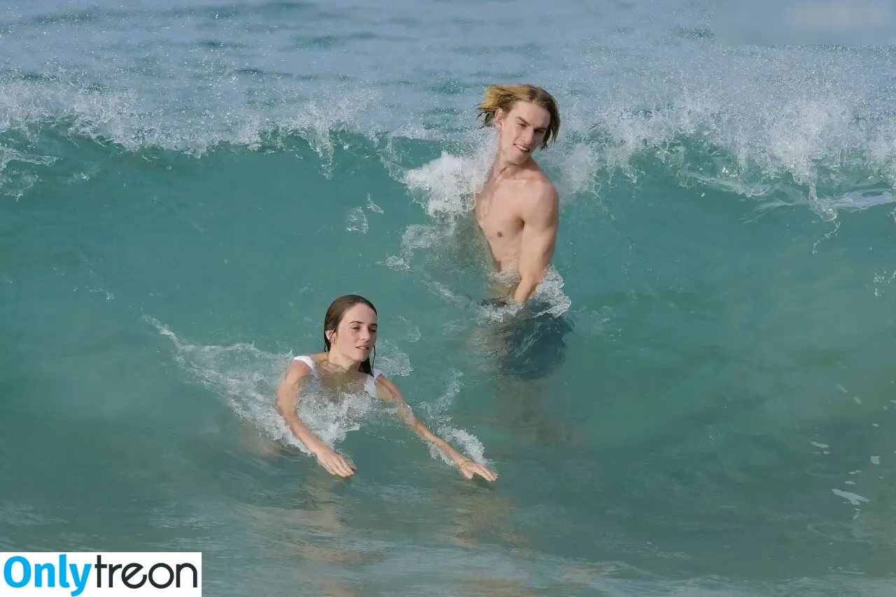 Maya Hawke nude photo #0563 (maya_hawke / neohawk2)