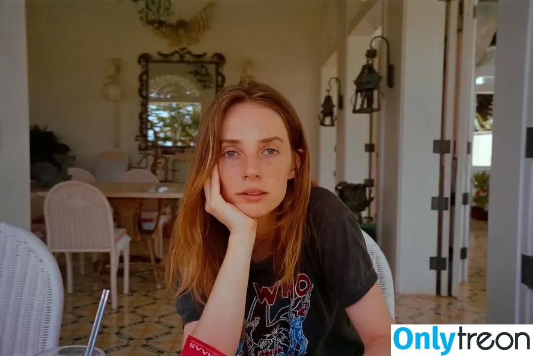 Maya Hawke nude photo #1020 (maya_hawke / neohawk2)