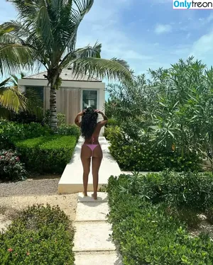 Maya Jama / mayajama nude photo #0187
