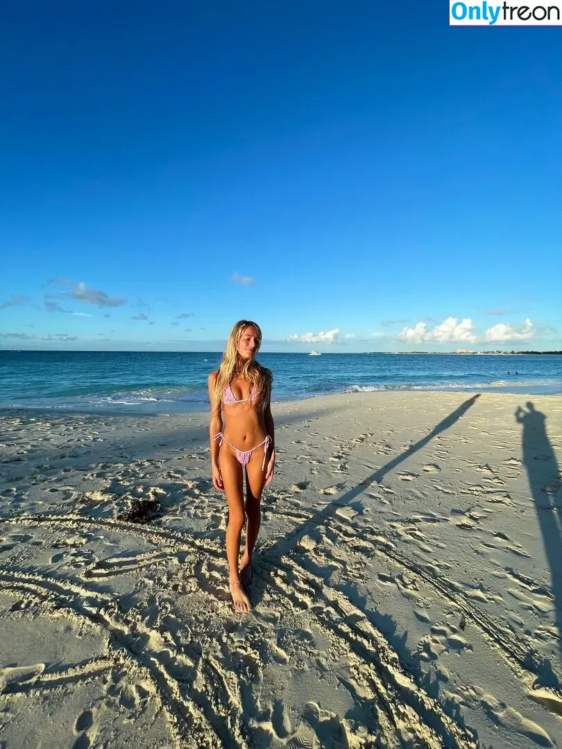 mayagjulian nude photo #0012 (mayagjulian)