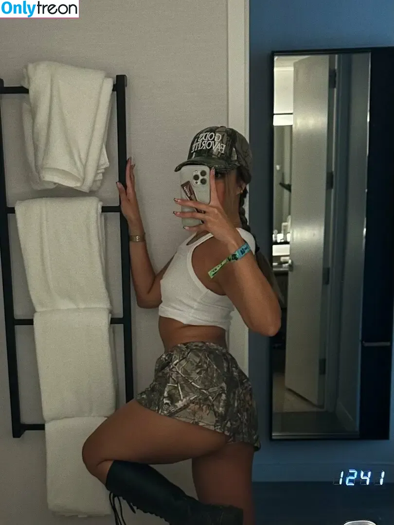 maybexmars nude photo #0060 (MARSHAXXXMAY / maybemaex)