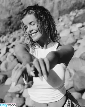 Mckenzie Hewson / mckenzierose21 / mckenzierosehewson nude photo #0098