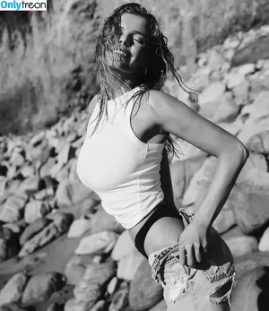 Mckenzie Hewson / mckenzierose21 / mckenzierosehewson nude photo #0102