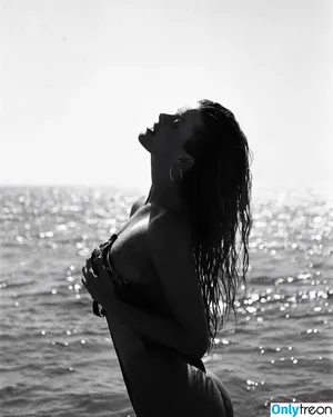 Mckenzie Hewson / mckenzierose21 / mckenzierosehewson nude photo #0114