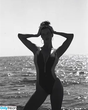 Mckenzie Hewson / mckenzierose21 / mckenzierosehewson nude photo #0116