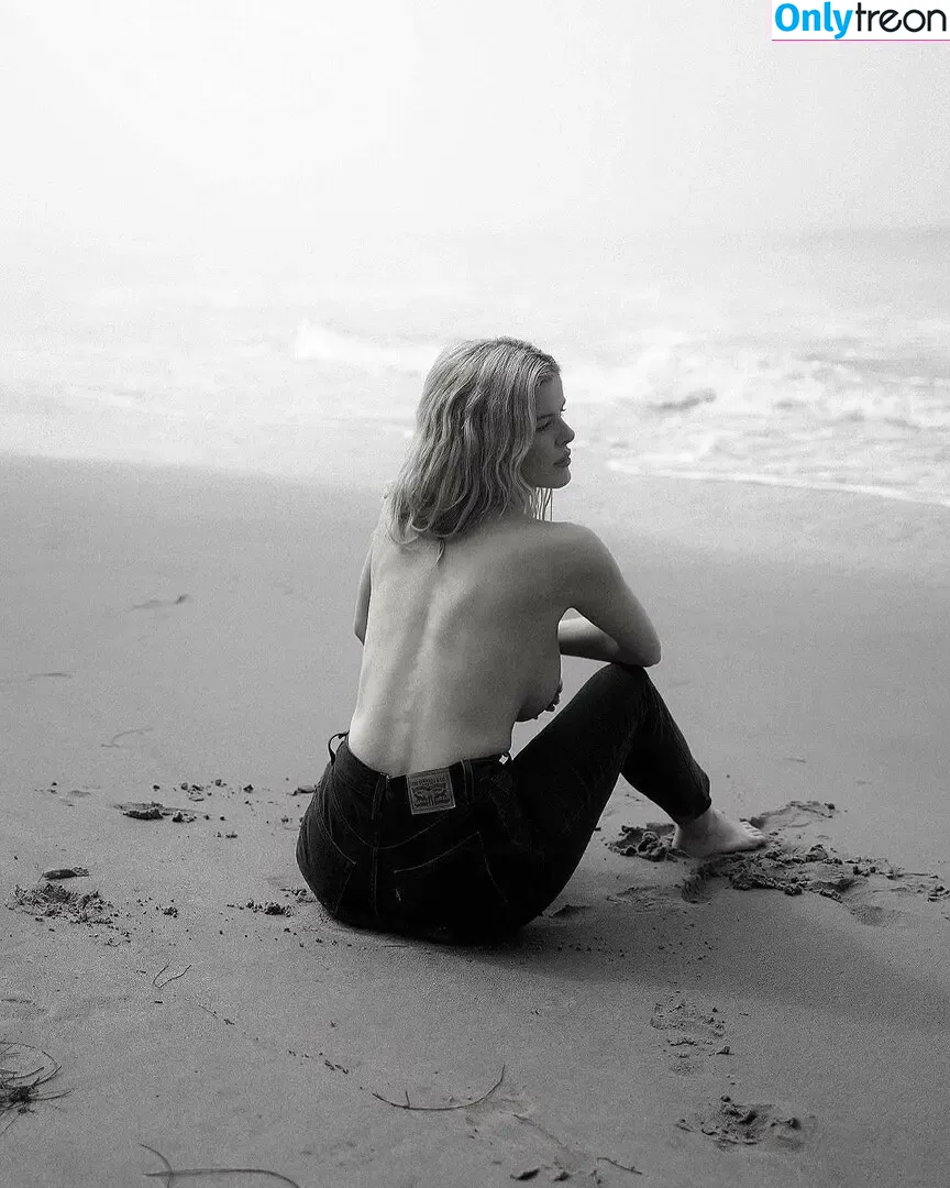 Mckenzie Hewson nude photo #0109 (mckenzierose21 / mckenzierosehewson)