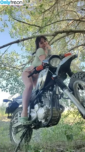 mechanicmommyfree / minitruckmommygarageofficial nude photo #0002
