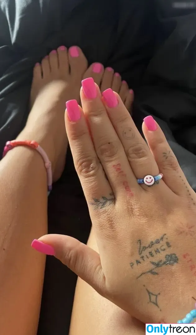 Meeeeeliis nude photo #0004 (Meeeeeliis)