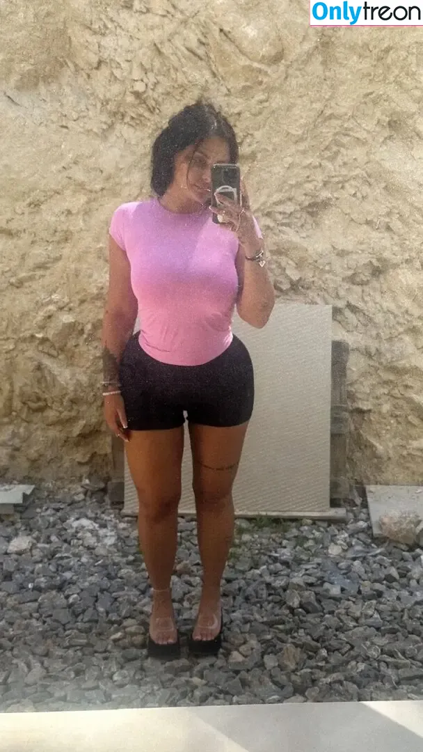 Meeeeeliis nude photo #0026 (Meeeeeliis)