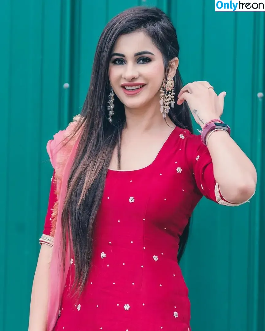 Meetii Kalher nude photo #0272 (meetiikalher)