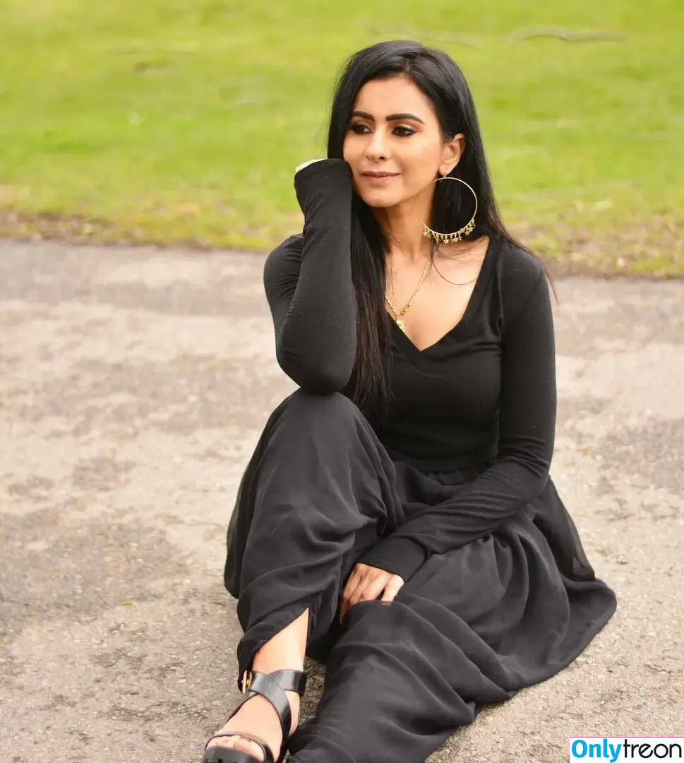 Meetii Kalher nude photo #0625 (meetiikalher)