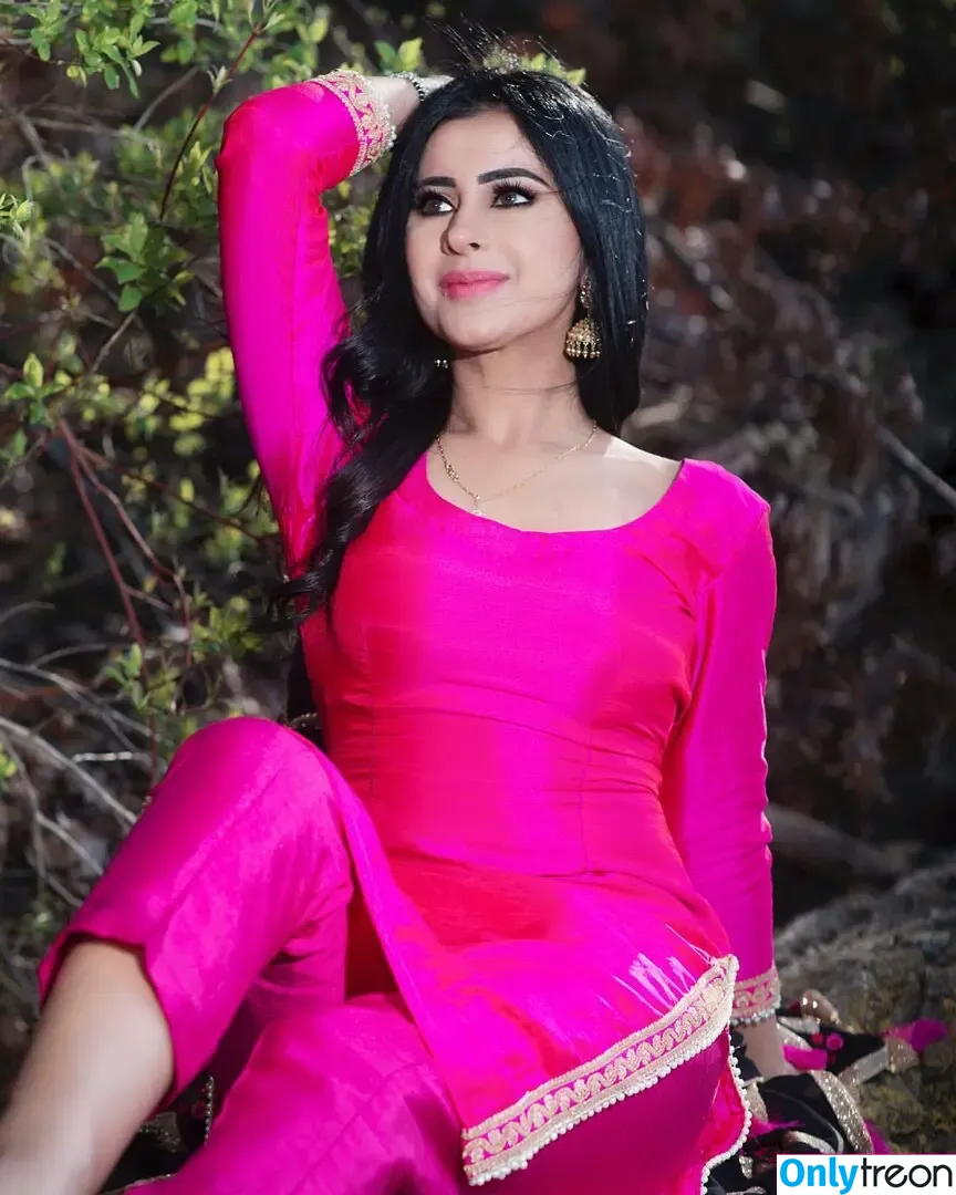 Meetii Kalher nude photo #0633 (meetiikalher)