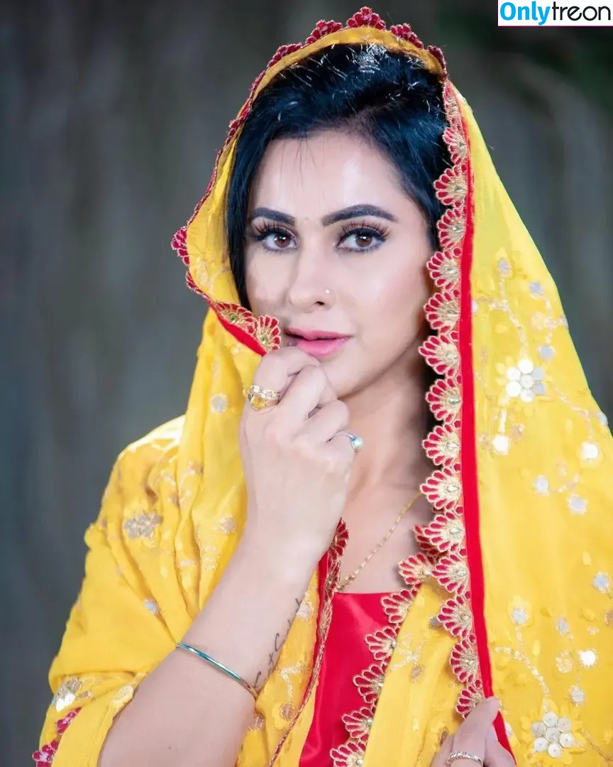 Meetii Kalher nude photo #0669 (meetiikalher)