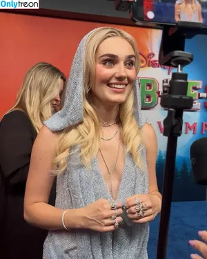 Meg Donnelly / megdonnelly nude photo #0101