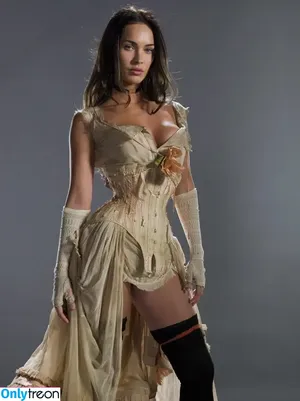 Megan Fox / megan.fox / meganfox nude photo #0166