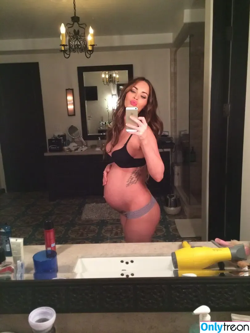 Megan Fox nude photo #0194 (megan.fox / meganfox)