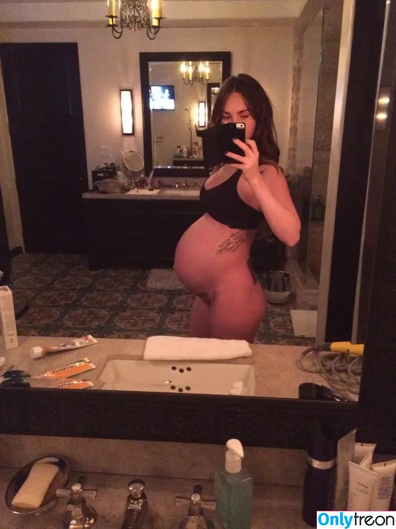 Megan Fox nude photo #0197 (megan.fox / meganfox)