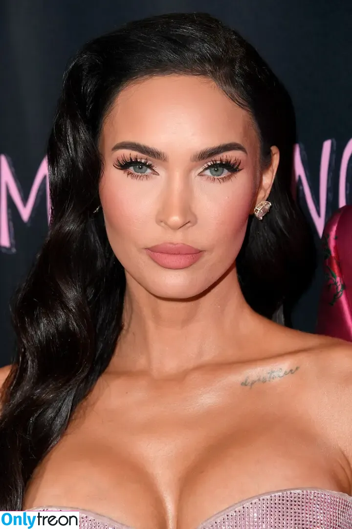 Megan Fox nude photo #0323 (megan.fox / meganfox)