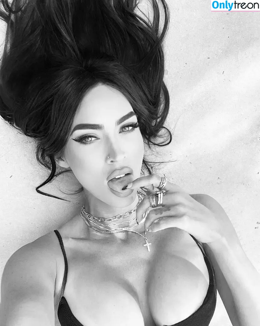Megan Fox nude photo #0555 (megan.fox / meganfox)
