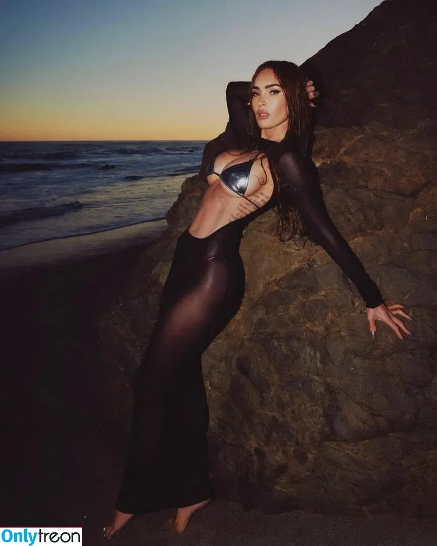 Megan Fox nude photo #1270 (megan.fox / meganfox)