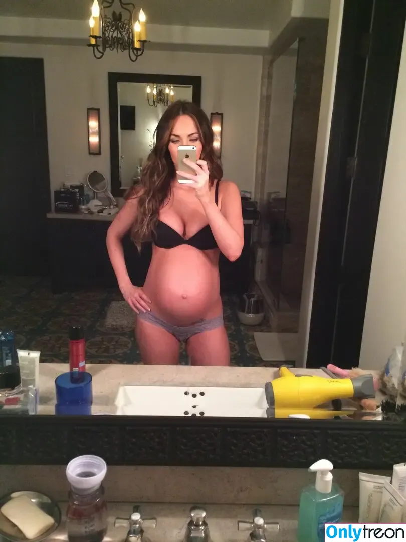 Megan Fox nude photo #1355 (megan.fox / meganfox)