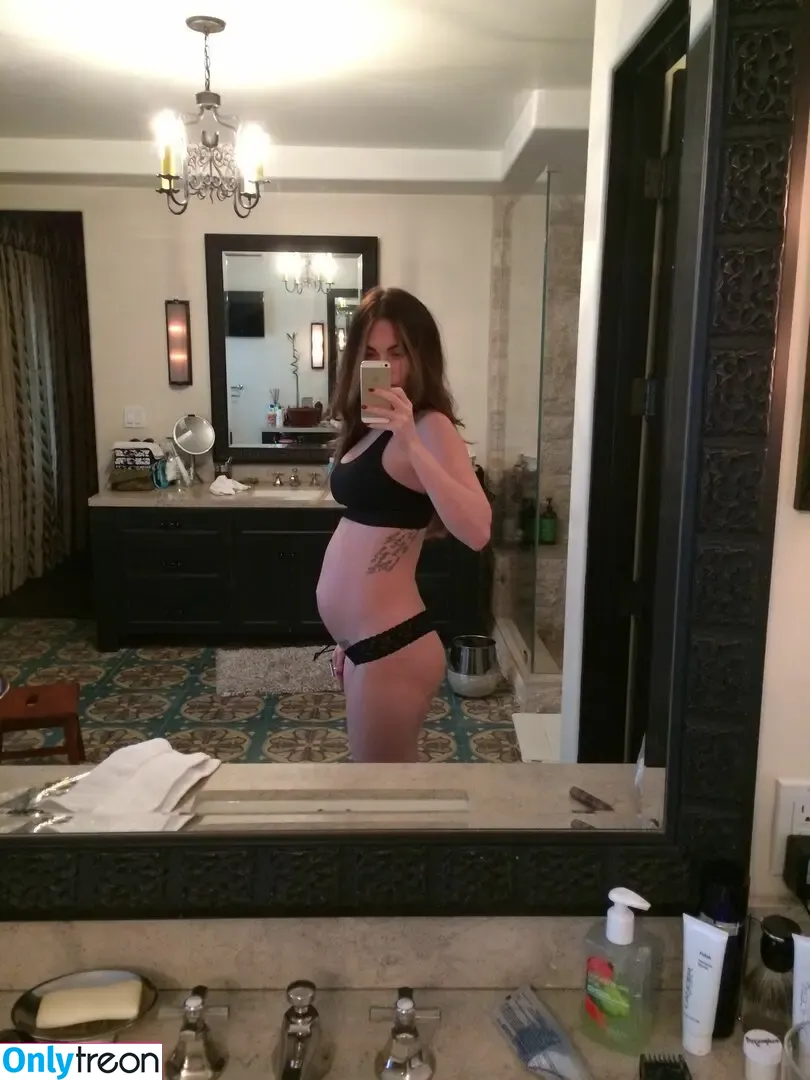 Megan Fox nude photo #1356 (megan.fox / meganfox)