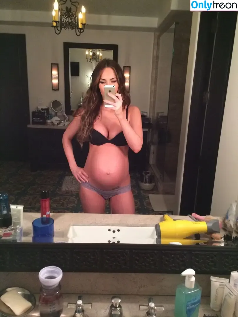 Megan Fox nude photo #1925 (megan.fox / meganfox)
