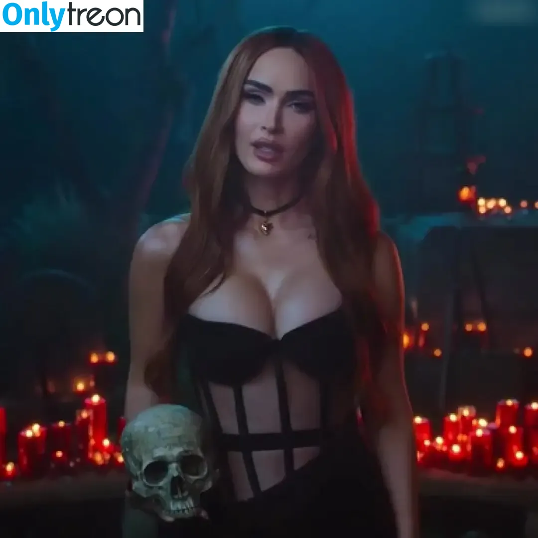 Megan Fox nude photo #2388 (megan.fox / meganfox)