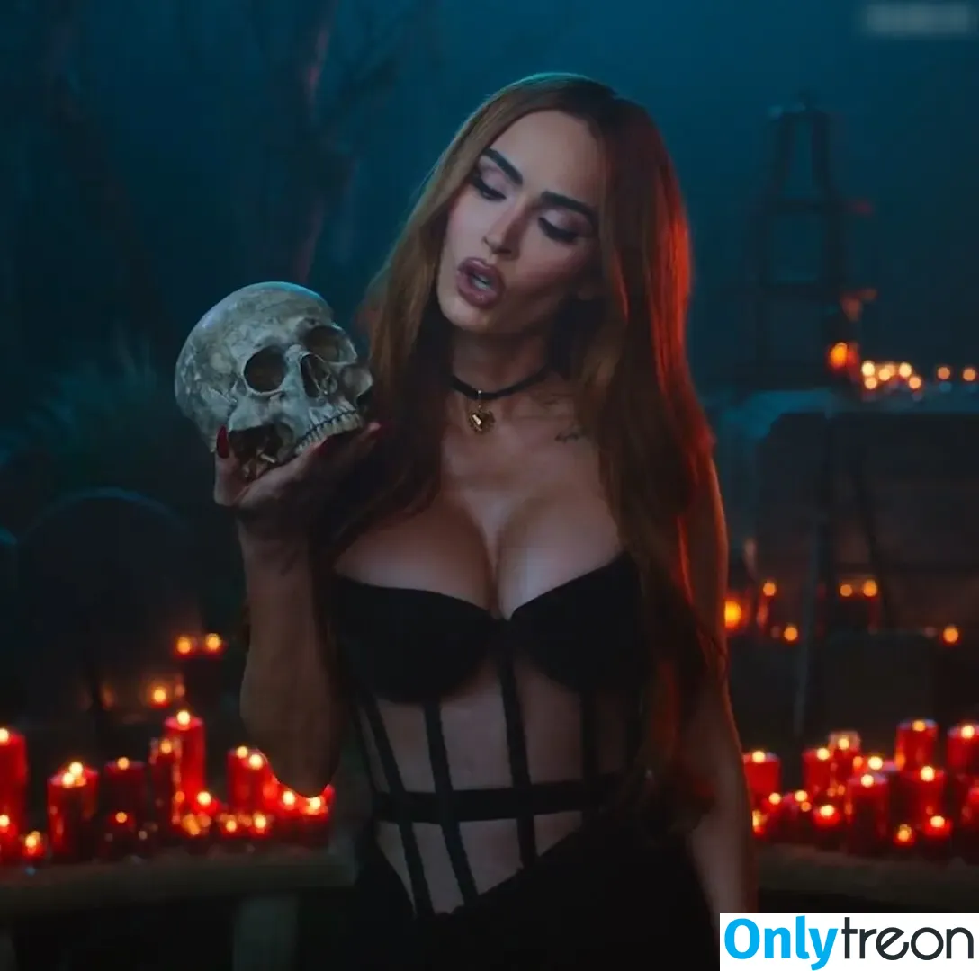 Megan Fox nude photo #2393 (megan.fox / meganfox)