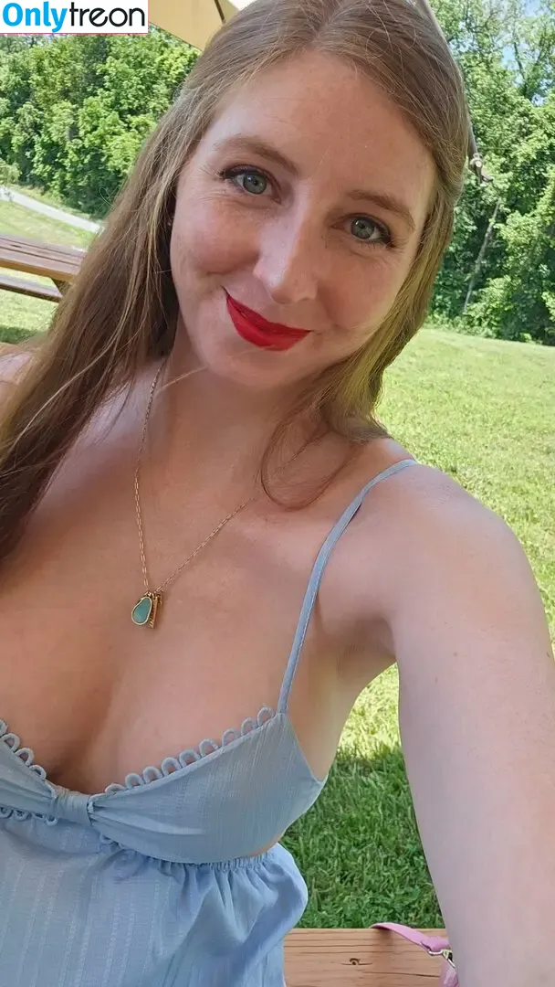 Megan Kaaldi nude photo #0005 (meganakaaldi)