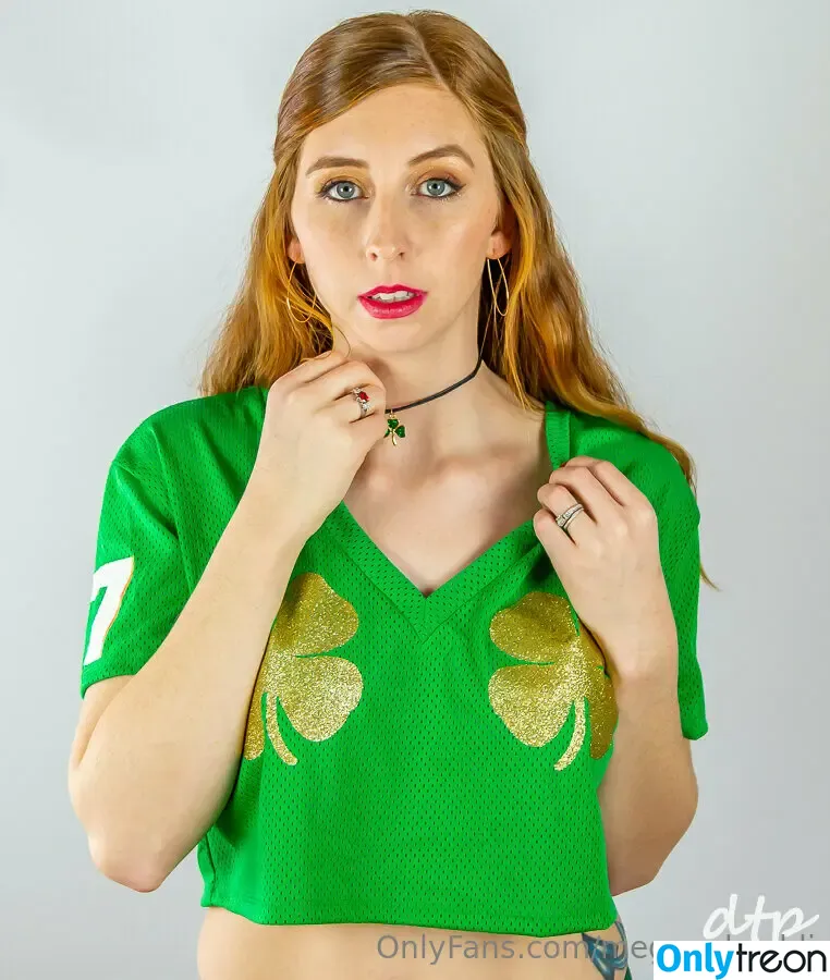Megan Kaaldi nude photo #0038 (meganakaaldi)