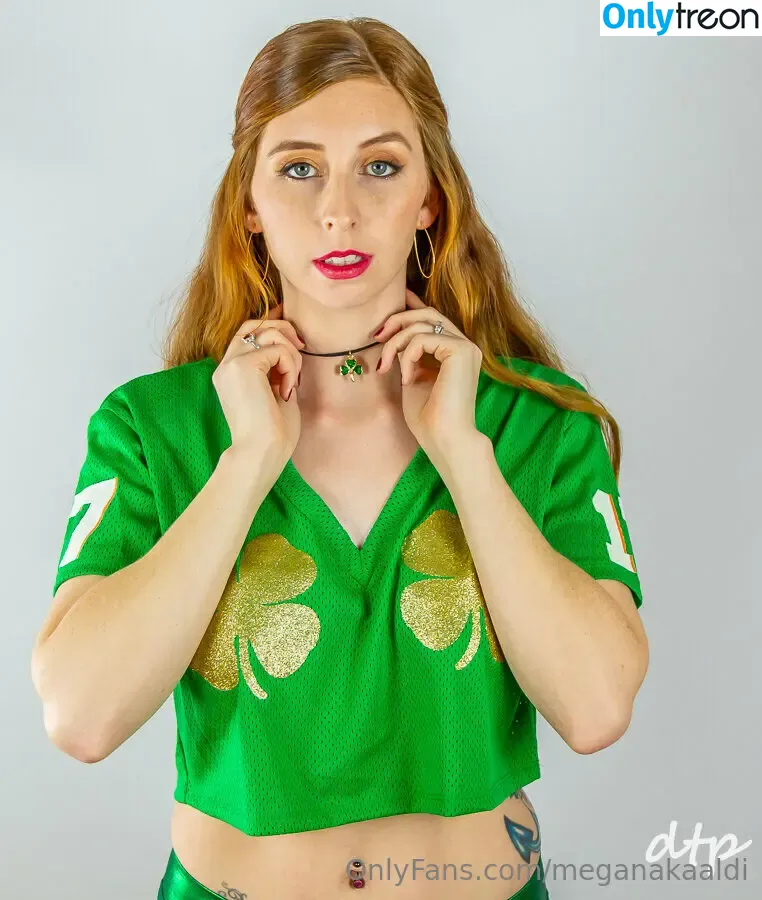Megan Kaaldi nude photo #0039 (meganakaaldi)