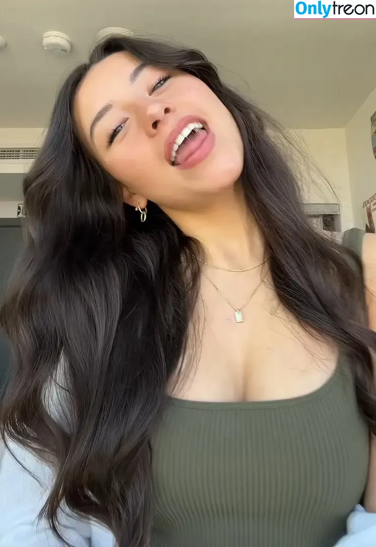 Megan Lee nude photo #0002 (meganhanalee)